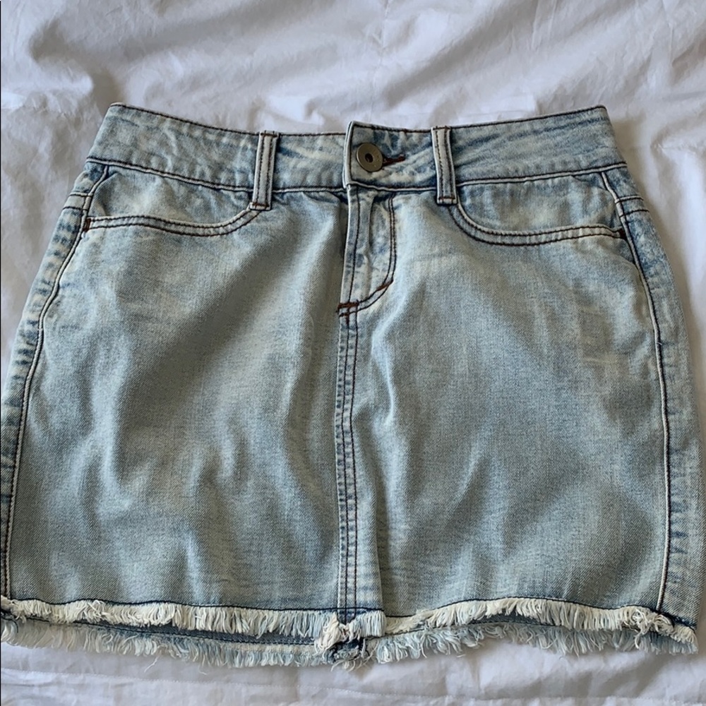 Vintage wash DKNY jean skirt. Size 24.